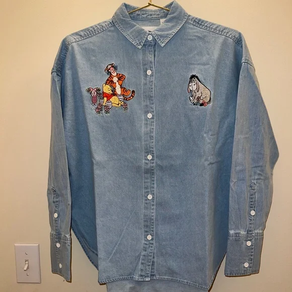 Disney Parks Winnie the Pooh Embroidered Denim Button Up Shirt 1X NWT - Picture 2 of 10